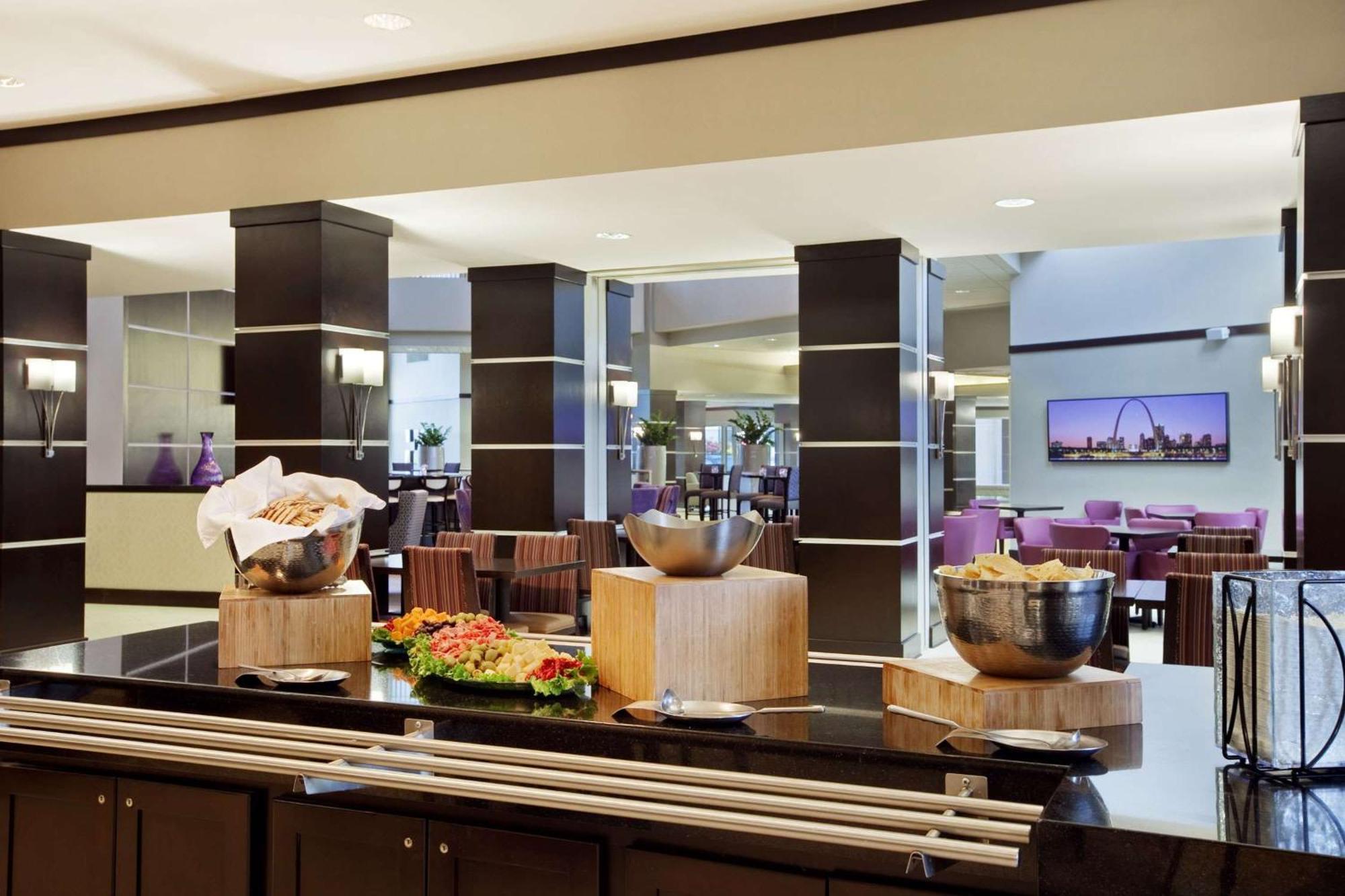 เอมบาสซี สวีท บาย ฮิลตัน เซนต์ หลุยส์ แอร์พอร์ต Hotel บริดจ์ตัน ภายนอก รูปภาพ